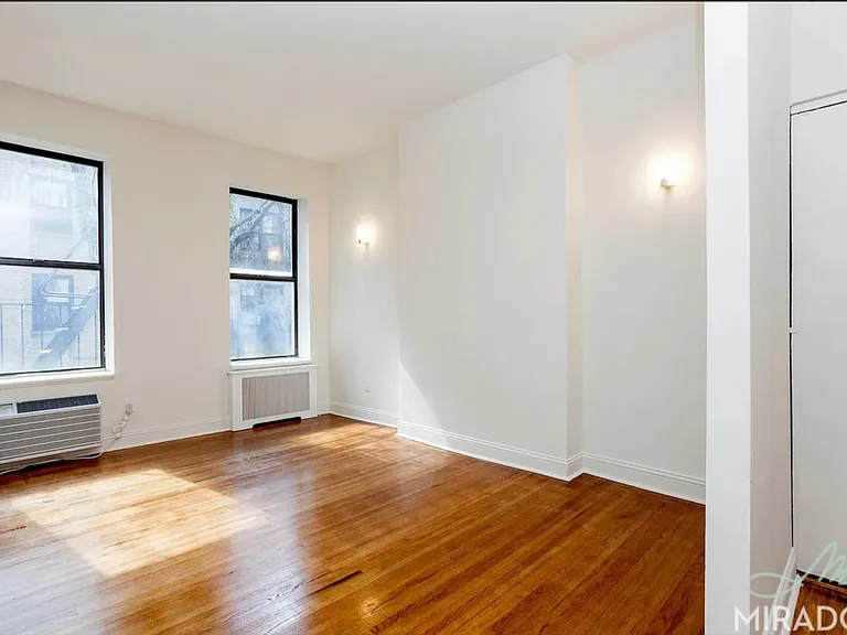 1560 York Ave #4B — Photo 1