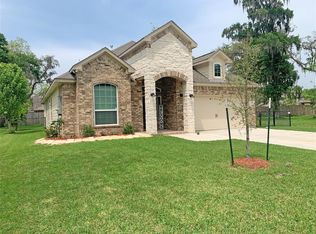 230 Edgewater Dr, West Columbia, TX 77486