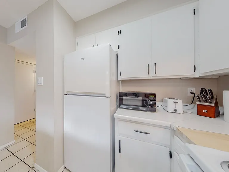 Alvarado Dr NE — Photo 18