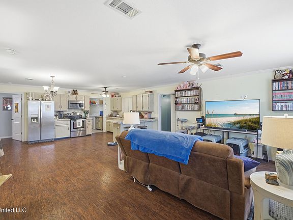 3rd image of 6600 Martinique Dr