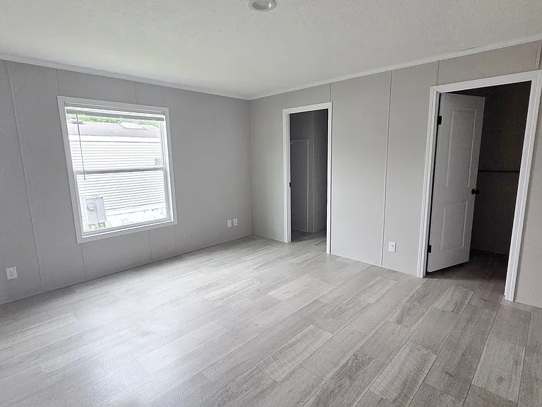 Colonial Oaks — Photo 29