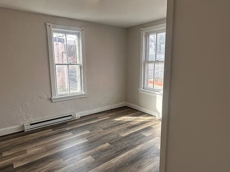 30 W All Saints St — Photo 7