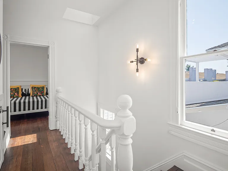 1021 E Ave — Photo 15