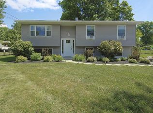 3 Andover Ln, Poughkeepsie, NY 12601