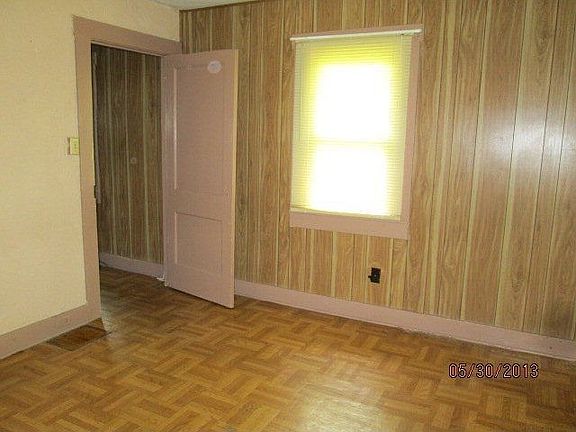 4th image of 277 Louis St