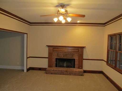 4th image of 204 Colonial Dr