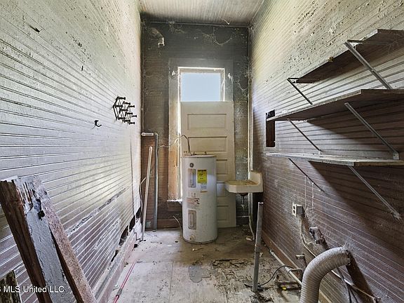 18th image of 530 Buschman St