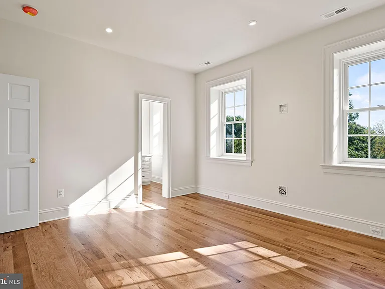 16131 Old York Rd — Photo 33