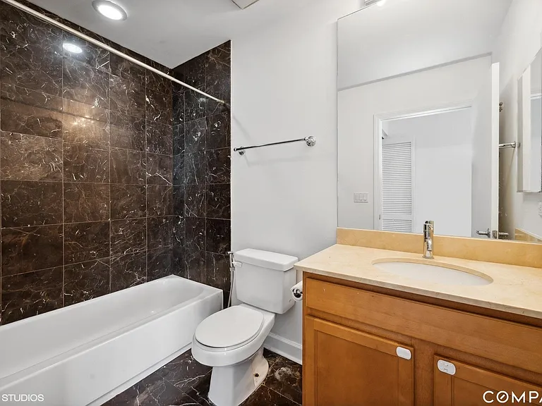 1841 S Calumet Ave #1002 — Photo 15