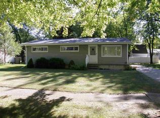 404 Andres St, Chesaning, MI 48616