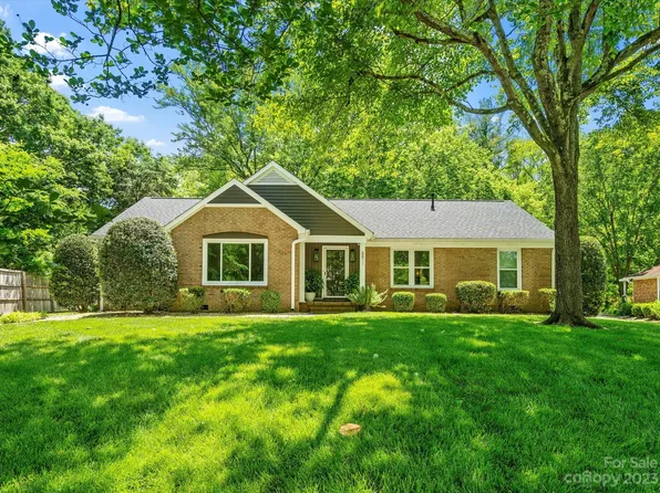 6811 Abbotswood Dr, Charlotte, NC 28226