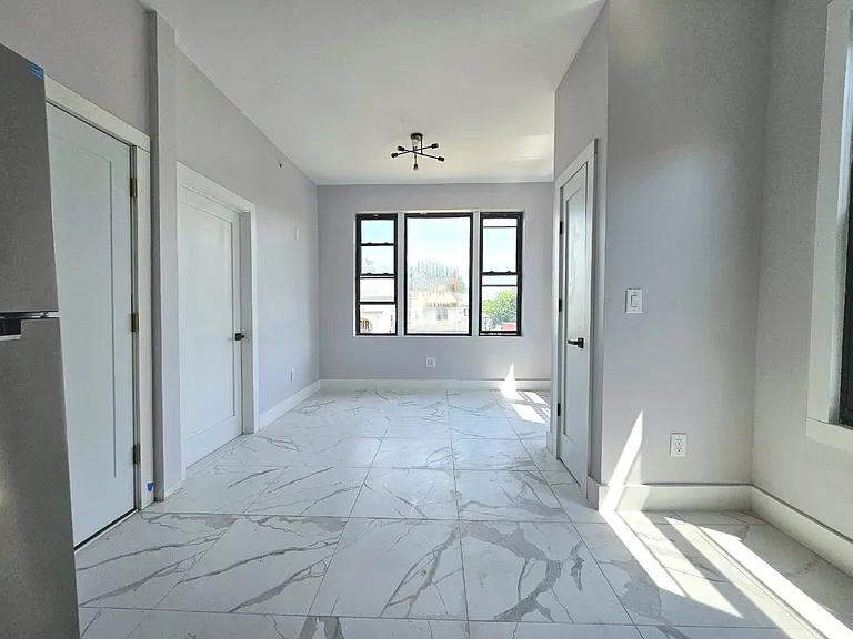 226 Roseville Ave #SA5 — Photo 2