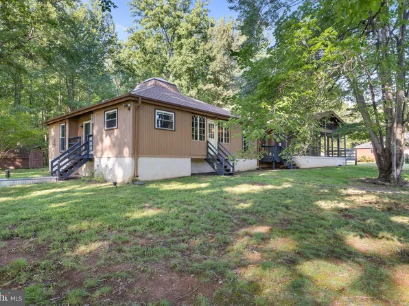 8297 Squires Ln, Warrenton, VA 20187