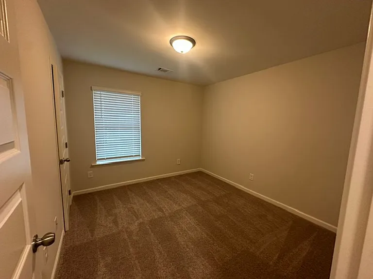 444 Country Club Dr — Photo 16