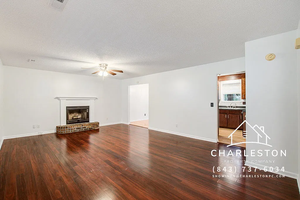 4 bed, 2.5 bath, 1695 sqft, $2,300 — Photo 3