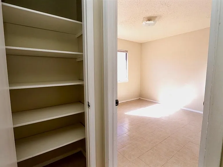6925 Escondido Dr #B — Photo 24