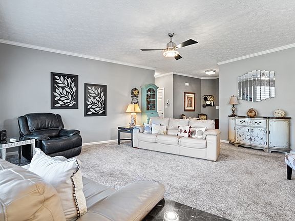 4th image of 2660 Foxbriar Pl
