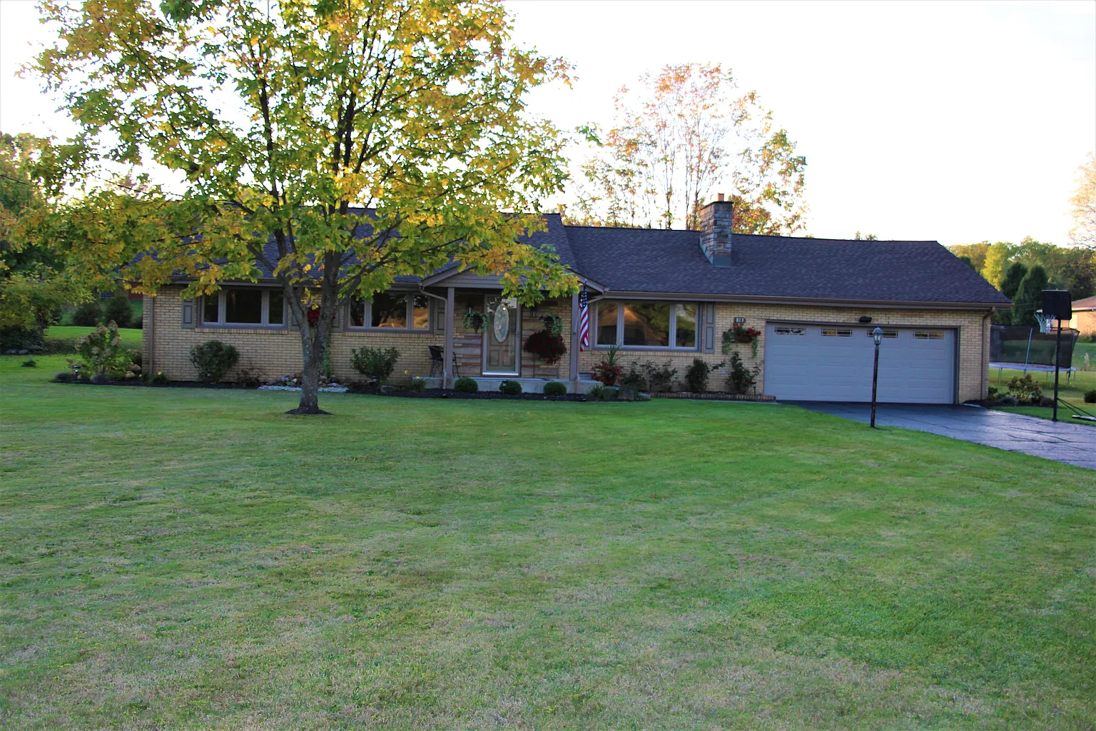 813 Valley View Dr photo 1