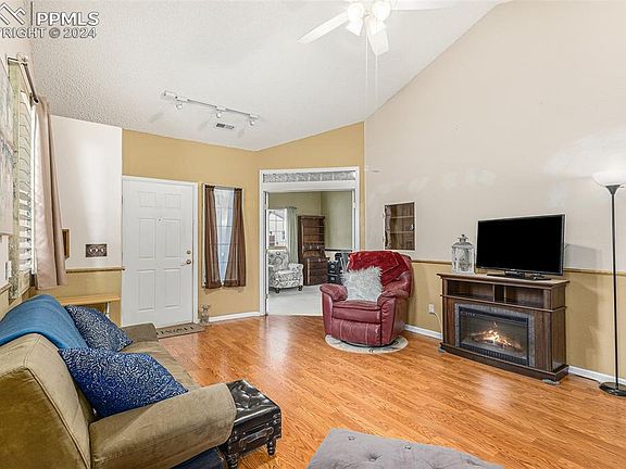 3rd image of 7111 Bonnie Brae Ln