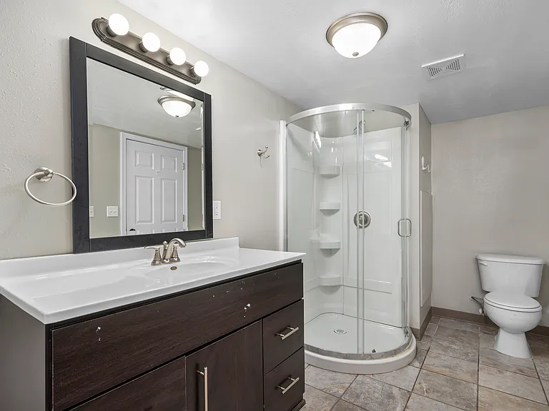 2210 University Ave — Photo 12