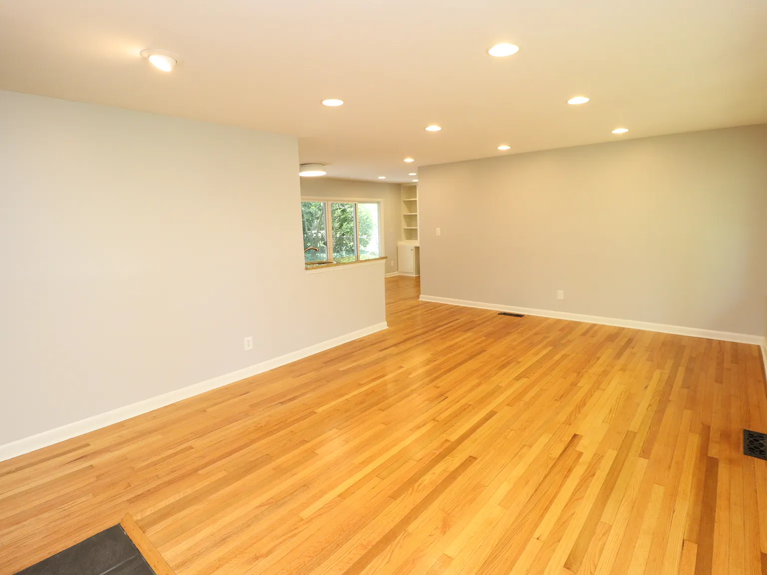 Inviting West Raleigh Inside-the-Beltline Ranch Home Available Immediately — Photo 4