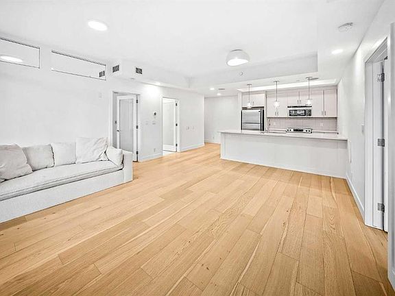 3rd image of 530 S 12th Ave SW #203