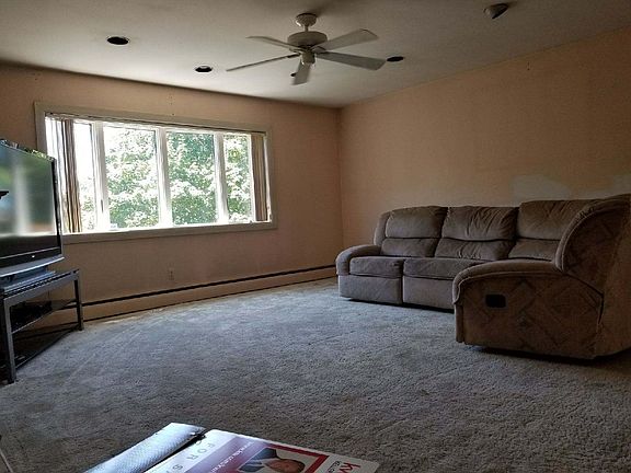 4th image of 8 Jasmine Ln