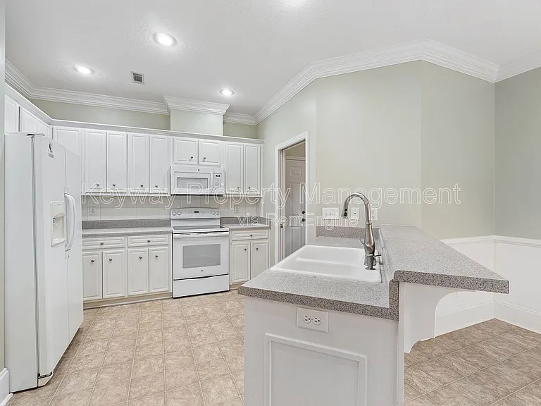 4890 Somerset Dr — Photo 10