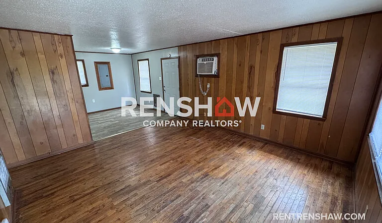 92 Navy Dr E — Photo 2