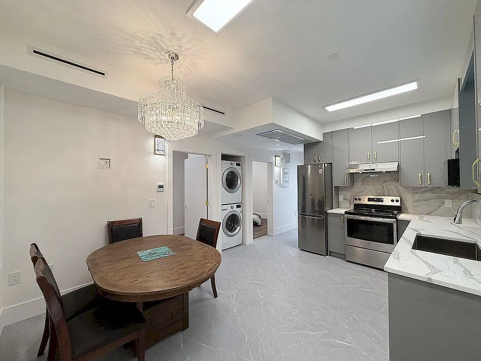 10XX E 62nd Ave