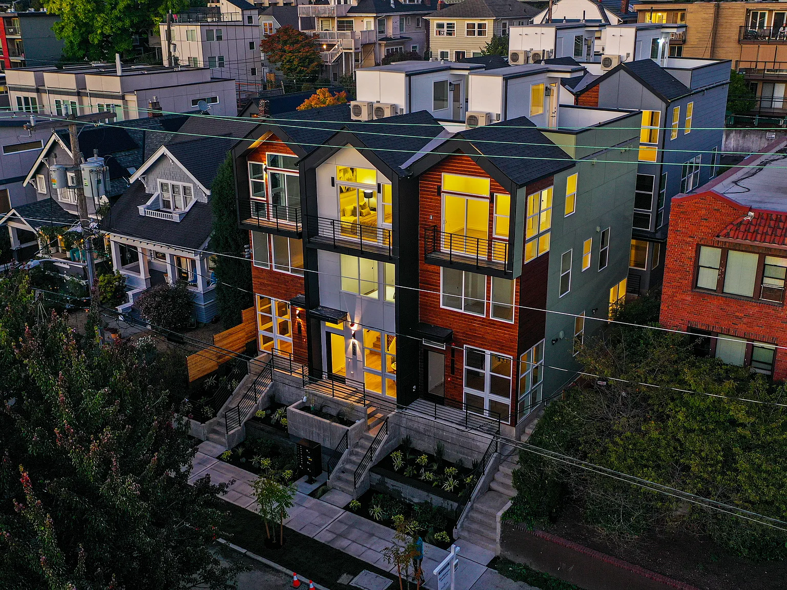 2344 Franklin Ave E — Photo 1