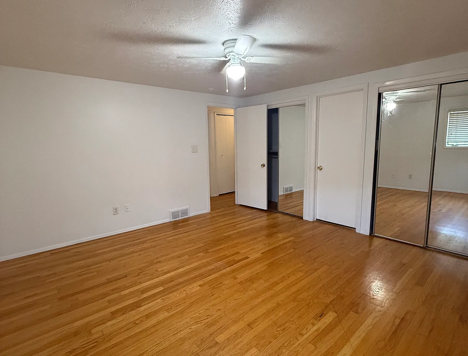 3 bed, 2052 sqft, $2,450 — Photo 2