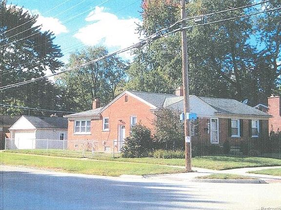 3rd image of 9901 Fairfield St