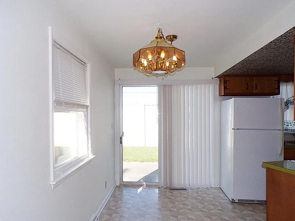 4th image of 2205 W Westport Rd #A