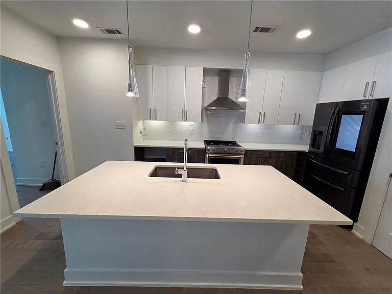 775 Juniper St NE #428 — Photo 2
