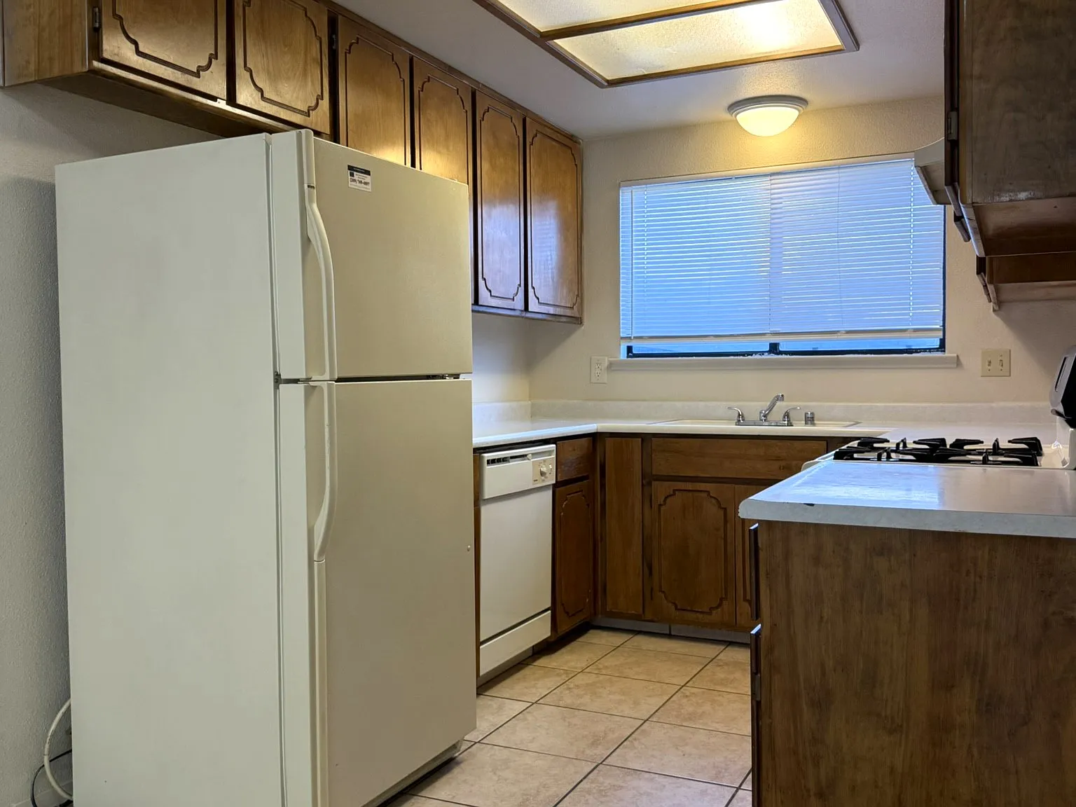 2 bed, 1.5 bath, 1000 sqft, $1,450 — Photo 4