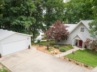 574 Arrowhead Ln, Litchfield, IL 62056