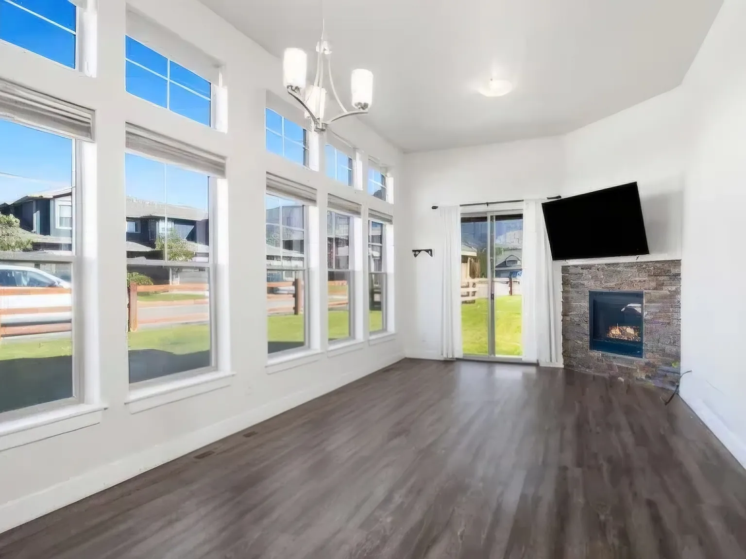 4 bed, 2.5 bath, 1631 sqft, $3,650 — Photo 3