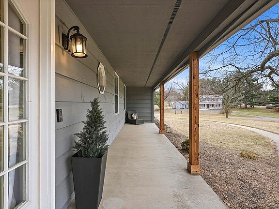 3rd image of E4180 Woodfield Rd