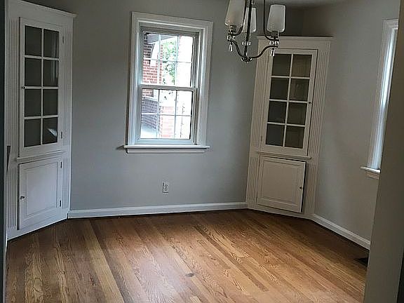 Dining room w/ builtins
