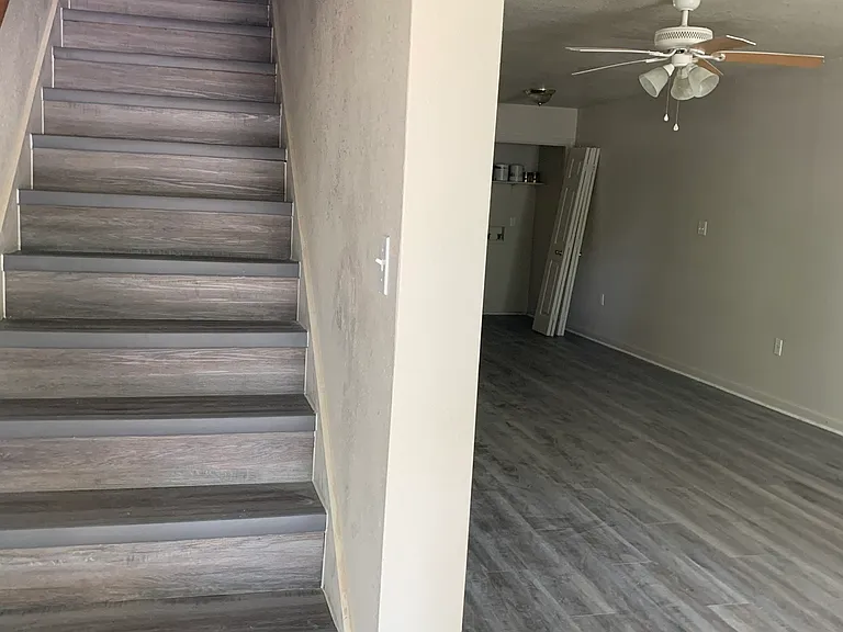 402 Veterans Ave #C — Photo 3
