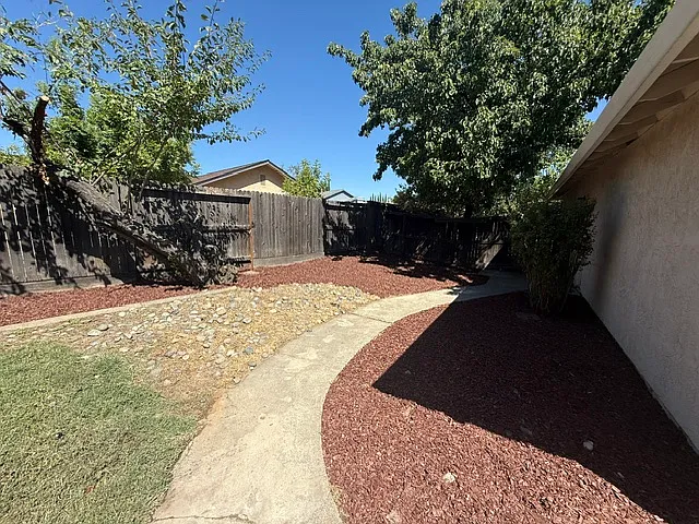 825 Cordwell Cir — Photo 15