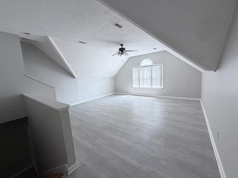 Huge Bonus Room