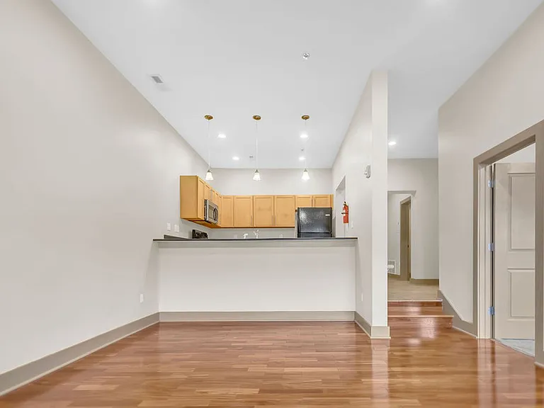 103 N College Ave — Photo 8