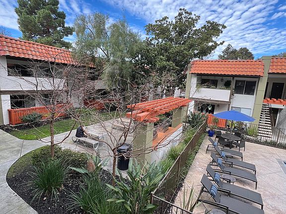 2nd image of 487 Northlake Dr #204