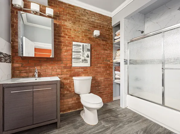 621 Putnam Avenue image 8 of 17