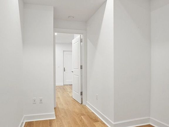 3rd image of 160 E 48th St APT 9N