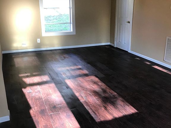 Living room 2 of 3