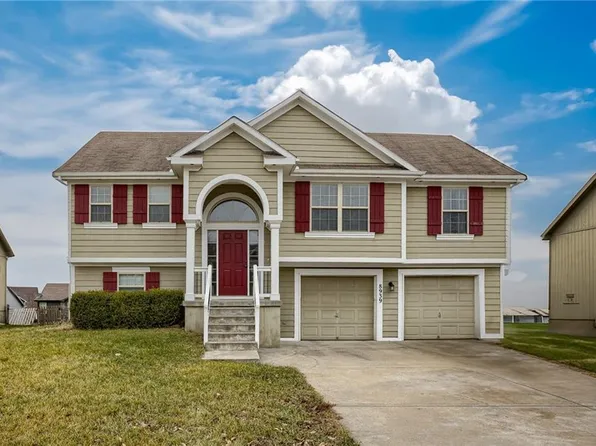 8939 NE 116th Pl, Kansas City, MO 64157