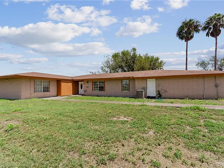 3208 N Westgate Dr — Photo 1